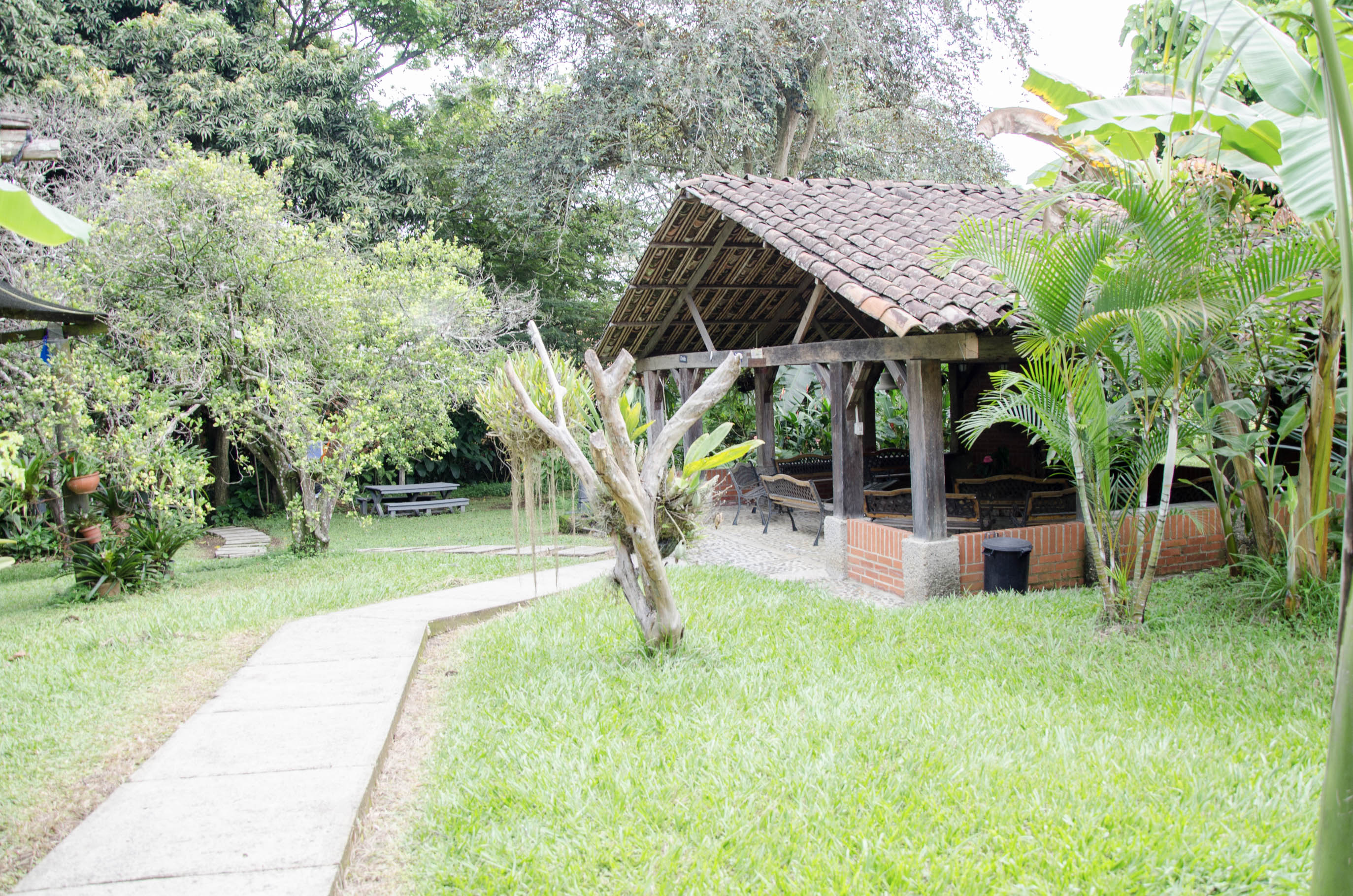 Jardín y kiosco de la Casa de Encuentros